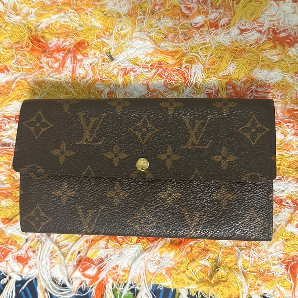 Louis Vuitton “Sarah Wallet”